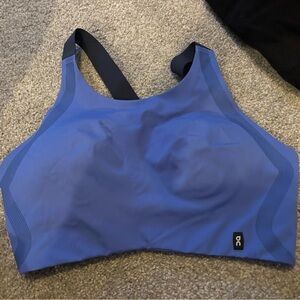 OnCloud Navy and Black Sports Bra